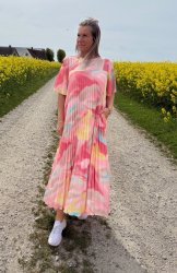 Majo - Mönstrad Klänning - Plisserad -Rosa-  Nyhet