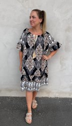 Mana - Klänning - Paisley - Svart -  Nyhet