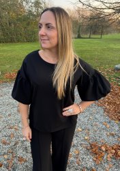 Olivia- Topp med puffarm - Svart - Nyhet