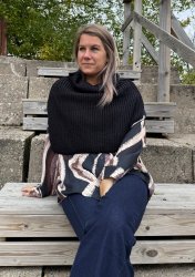 Mille - Stickad poncho krage - Svart- Nyhet