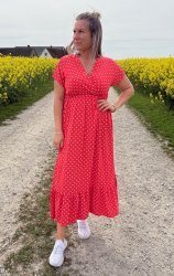 Sabine - Prickar - Klänning - Röd - Nyhet