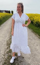 Sabine - Prickar - Klänning - Vit - Nyhet