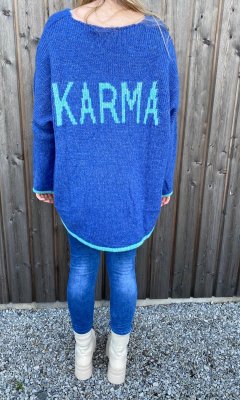 Karma - Stickad tröja med text - Blå