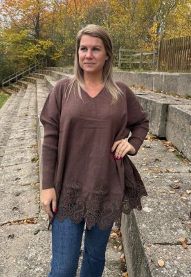 Linnea- Tröja med spets- Choco- Nyhet